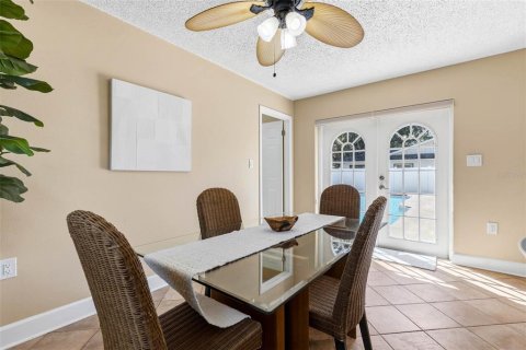 House in Palm Harbor, Florida 3 bedrooms, 153.66 sq.m. № 2422657 - photo 15