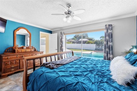 House in Palm Harbor, Florida 3 bedrooms, 153.66 sq.m. № 2422657 - photo 18