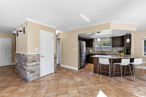 House in Palm Harbor, Florida 3 bedrooms, 153.66 sq.m. № 2422657 - photo 9