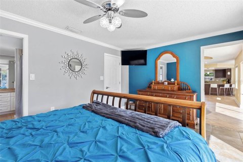 House in Palm Harbor, Florida 3 bedrooms, 153.66 sq.m. № 2422657 - photo 17