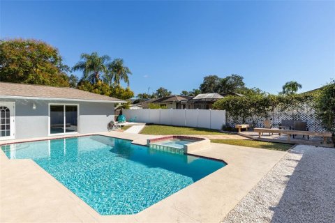 House in Palm Harbor, Florida 3 bedrooms, 153.66 sq.m. № 2422657 - photo 29