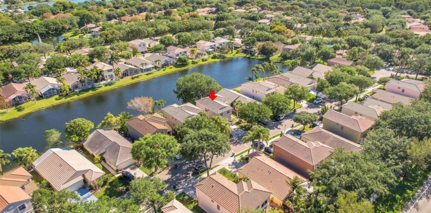 House in Coconut Creek, Florida 3 bedrooms, 188.22 sq.m. № 1047981
