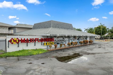 Купить коммерческую недвижимость в Хомстед, Флорида № 2436635 - фото 3