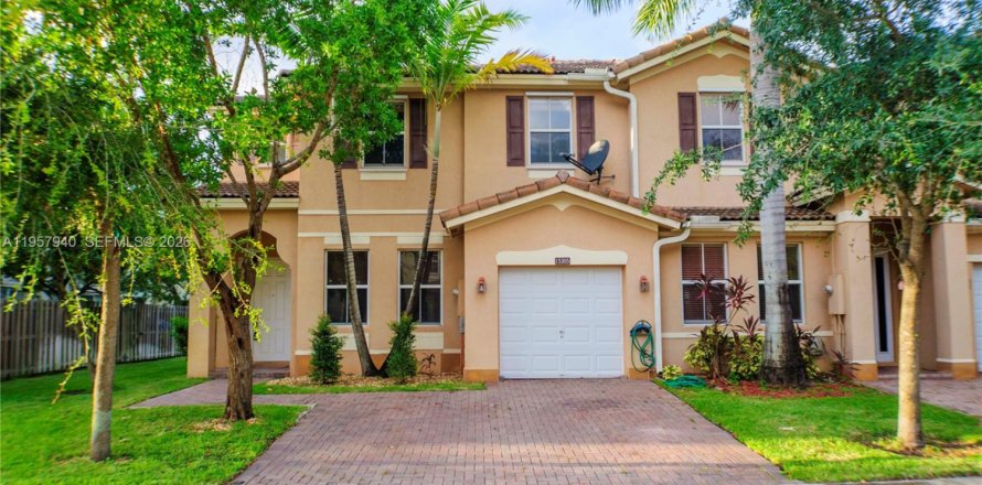 Таунхаус в Майами, Флорида 3 спальни, 151.71м2 № 2011714