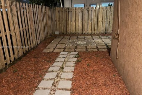 Снять в аренду таунхаус в Майами, Флорида 3 спальни, 151.71м2, № 2011714 - фото 14