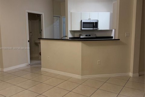 Снять в аренду таунхаус в Майами, Флорида 3 спальни, 151.71м2, № 2011714 - фото 4