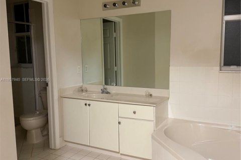 Снять в аренду таунхаус в Майами, Флорида 3 спальни, 151.71м2, № 2011714 - фото 8