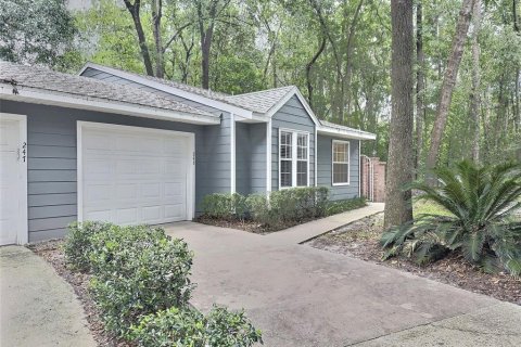 Condominio en venta en Gainesville, Florida, 2 dormitorios, 102.38 m2 № 1856118 - foto 1