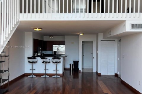 Condominio en alquiler en Miami Beach, Florida, 1 dormitorio, 121.61 m2 № 1937485 - foto 11