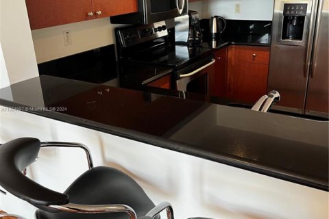 Condominio en alquiler en Miami Beach, Florida, 1 dormitorio, 121.61 m2 № 1937485 - foto 18