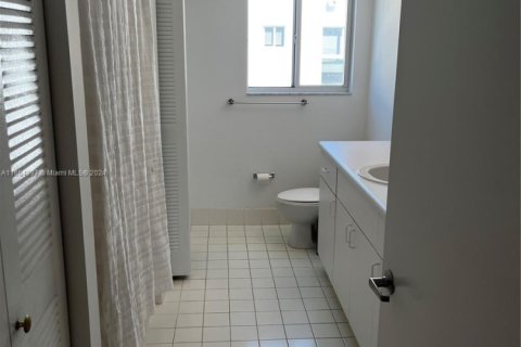 Condominio en alquiler en Miami Beach, Florida, 1 dormitorio, 121.61 m2 № 1937485 - foto 23