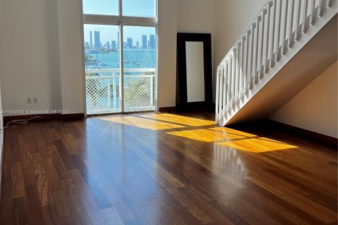 Condominio en alquiler en Miami Beach, Florida, 1 dormitorio, 121.61 m2 № 1937485 - foto 2