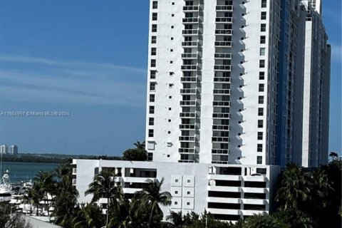 Condominio en alquiler en Miami Beach, Florida, 1 dormitorio, 121.61 m2 № 1937485 - foto 6
