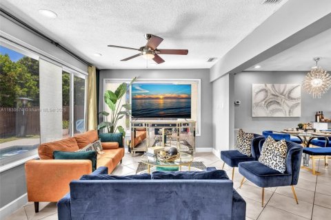 Casa en venta en Pembroke Pines, Florida, 4 dormitorios, 153.47 m2 № 1807026 - foto 13