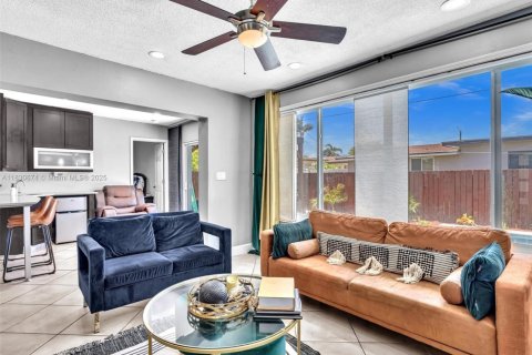 Casa en venta en Pembroke Pines, Florida, 4 dormitorios, 153.47 m2 № 1807026 - foto 16