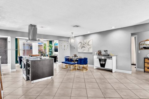 Casa en venta en Pembroke Pines, Florida, 4 dormitorios, 153.47 m2 № 1807026 - foto 3