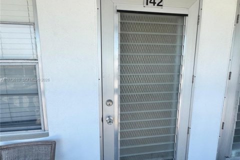 Condominio en West Palm Beach, Florida, 1 dormitorio № 2033203