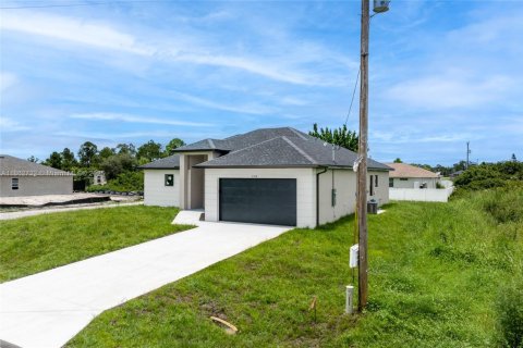 Villa ou maison à vendre à Lehigh Acres, Floride: 3 chambres, 152.64 m2 № 1890486 - photo 3