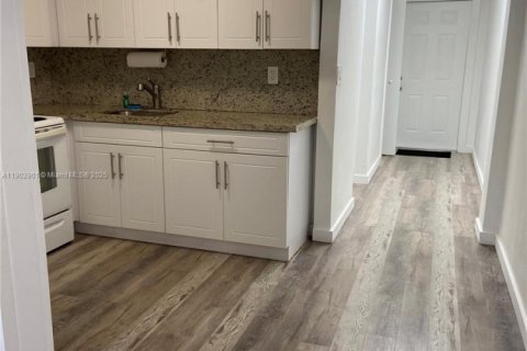 Apartamento en alquiler en Hialeah, Florida, 1 dormitorio, 38.55 m2 № 1954142 - foto 6