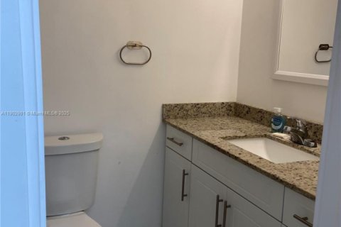 Apartamento en alquiler en Hialeah, Florida, 1 dormitorio, 38.55 m2 № 1954142 - foto 4