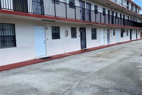 Apartamento en alquiler en Hialeah, Florida, 1 dormitorio, 38.55 m2 № 1954142 - foto 2