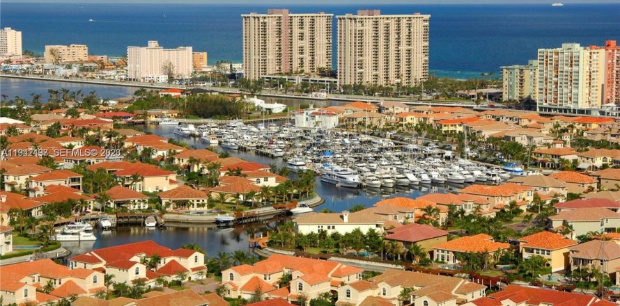 Touwnhouse à Hollywood, Floride 3 chambres, 219.81 m2 № 1999834