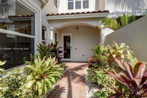 Touwnhouse à vendre à Hollywood, Floride: 3 chambres, 219.81 m2 № 1999834 - photo 4