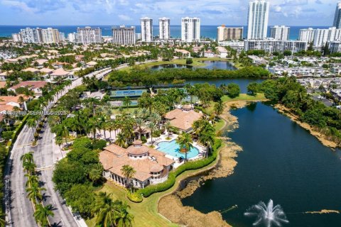 Touwnhouse à vendre à Hollywood, Floride: 3 chambres, 219.81 m2 № 1999834 - photo 2