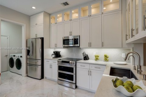 Touwnhouse à vendre à Hollywood, Floride: 3 chambres, 219.81 m2 № 1999834 - photo 14