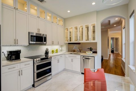 Touwnhouse à vendre à Hollywood, Floride: 3 chambres, 219.81 m2 № 1999834 - photo 13