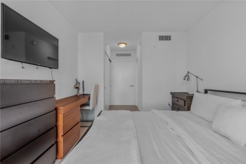 Copropriété à vendre à Miami Beach, Floride: 2 chambres, 104.79 m2 № 1946386 - photo 11