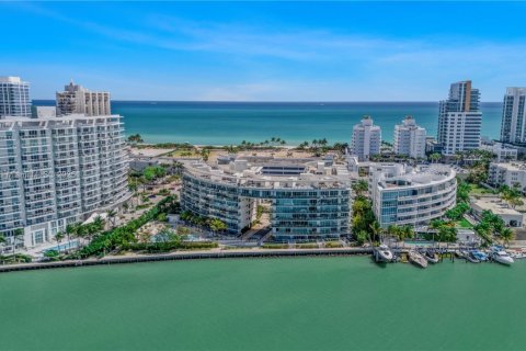 Copropriété à vendre à Miami Beach, Floride: 2 chambres, 104.79 m2 № 1946386 - photo 2