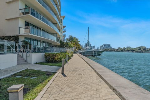 Copropriété à vendre à Miami Beach, Floride: 2 chambres, 104.79 m2 № 1946386 - photo 18