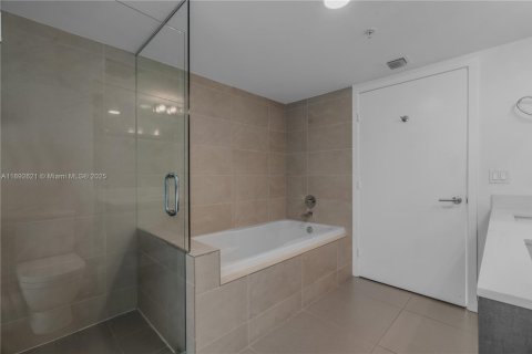 Copropriété à vendre à Miami Beach, Floride: 2 chambres, 104.79 m2 № 1946386 - photo 10