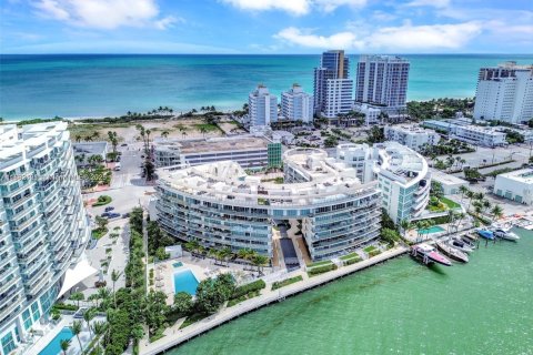 Copropriété à vendre à Miami Beach, Floride: 2 chambres, 104.79 m2 № 1946386 - photo 1