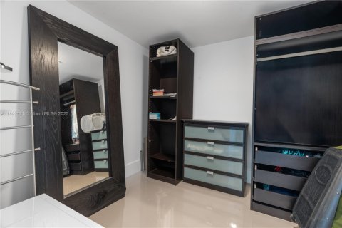 Copropriété à vendre à Miami Beach, Floride: 2 chambres, 104.79 m2 № 1946386 - photo 9