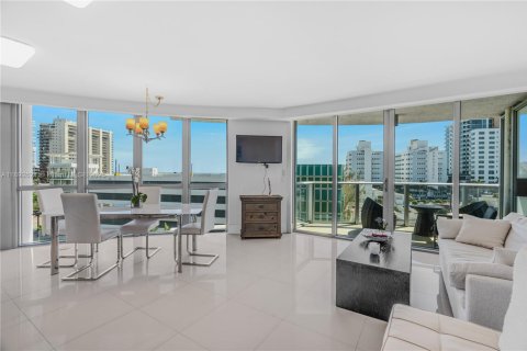 Copropriété à vendre à Miami Beach, Floride: 2 chambres, 104.79 m2 № 1946386 - photo 3