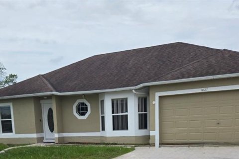 Купить виллу или дом в Киссимми, Флорида 7 комнат, 158.31м2, № 1913160 - фото 1