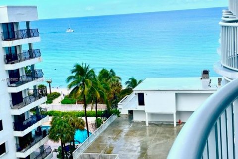 Condominio en venta en Miami Beach, Florida, 1 dormitorio, 91.04 m2 № 1861432 - foto 1