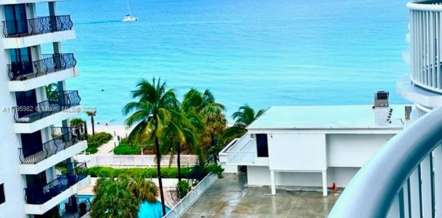 Condominio en Miami Beach, Florida, 1 dormitorio  № 1861432