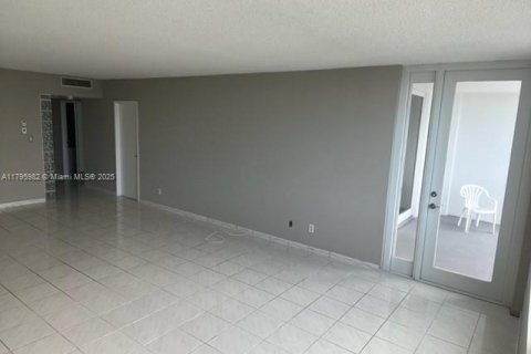 Condominio en venta en Miami Beach, Florida, 1 dormitorio, 91.04 m2 № 1861432 - foto 22