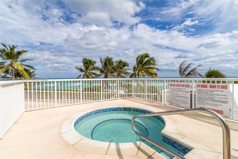 Condominio en venta en Miami Beach, Florida, 1 dormitorio, 91.04 m2 № 1861432 - foto 13