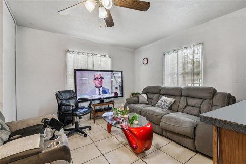 Commercial property in Tampa, Florida 4 bedrooms, 137.68 sq.m. № 2371483 - photo 15