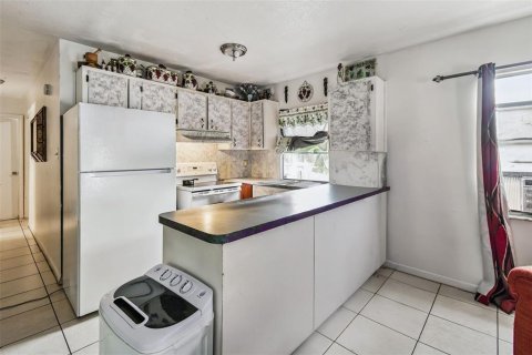 Commercial property in Tampa, Florida 4 bedrooms, 137.68 sq.m. № 2371483 - photo 8