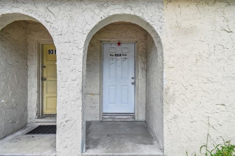 Commercial property in Tampa, Florida 4 bedrooms, 137.68 sq.m. № 2371483 - photo 13