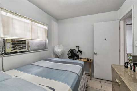 Commercial property in Tampa, Florida 4 bedrooms, 137.68 sq.m. № 2371483 - photo 25