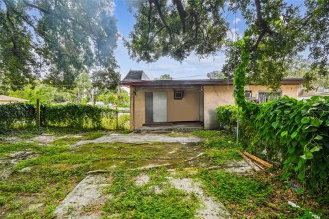 Commercial property in Tampa, Florida 4 bedrooms, 137.68 sq.m. № 2371483 - photo 4