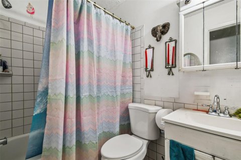 Commercial property in Tampa, Florida 4 bedrooms, 137.68 sq.m. № 2371483 - photo 10