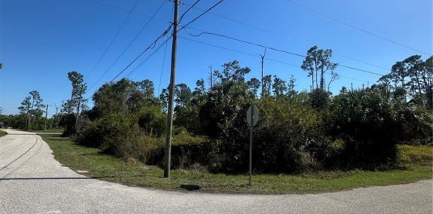 Terrain à North Port, Floride № 2195359