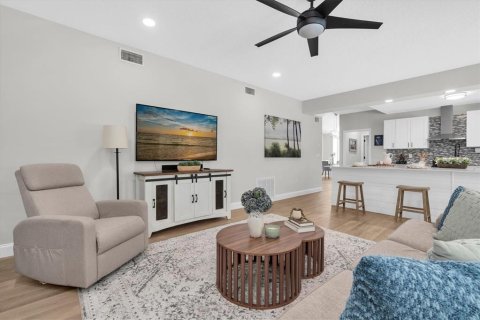 House in Trinity, Florida 4 bedrooms, 280.1 sq.m. № 2267412 - photo 6